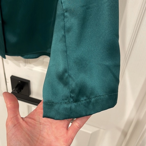 Amanda Uprichard deep green silk button up blouse size Medium - Picture 9 of 9
